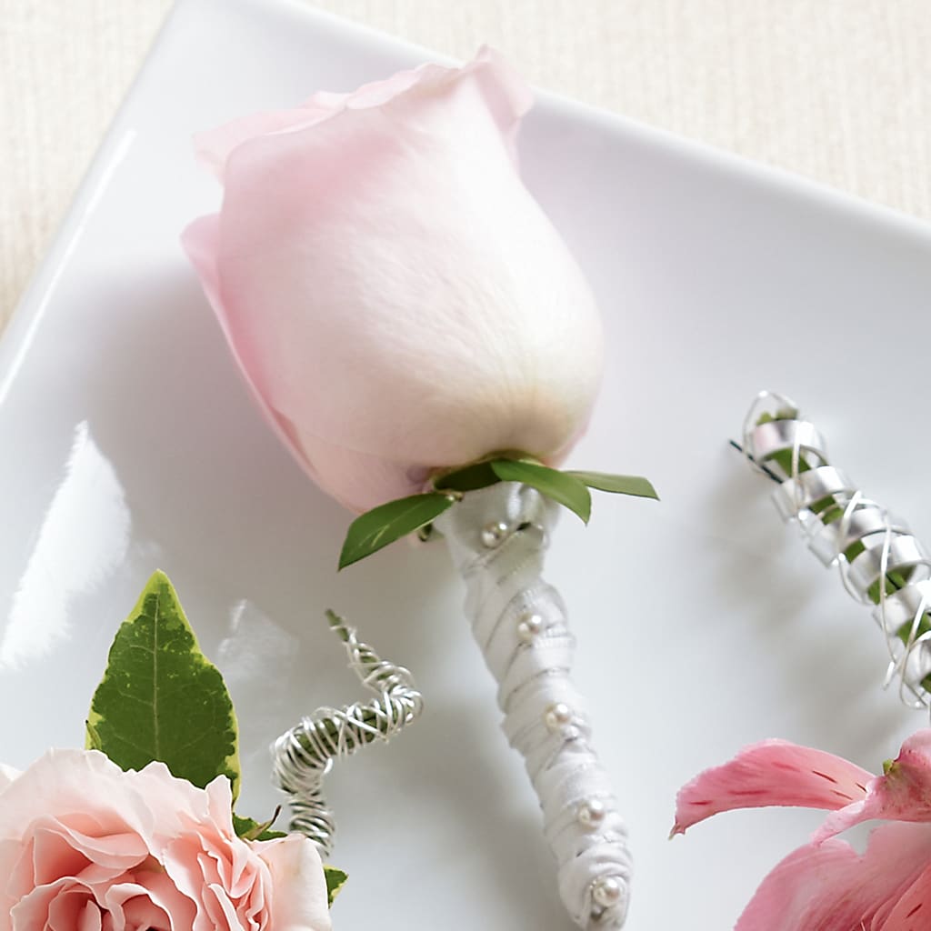 Pink Rose Boutonniere – Floreria Mexico #2, Torrance CA
