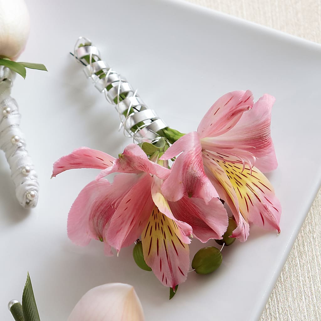 Pink Peruvian Lily Boutonniere – Floreria Mexico #2, Torrance CA