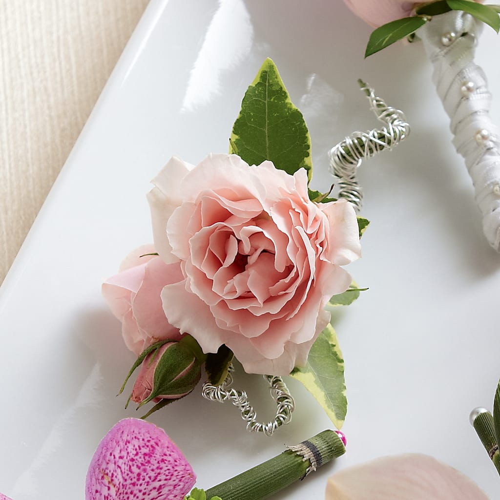 Pink Spray Rose Boutonniere – Floreria Mexico #2, Torrance CA